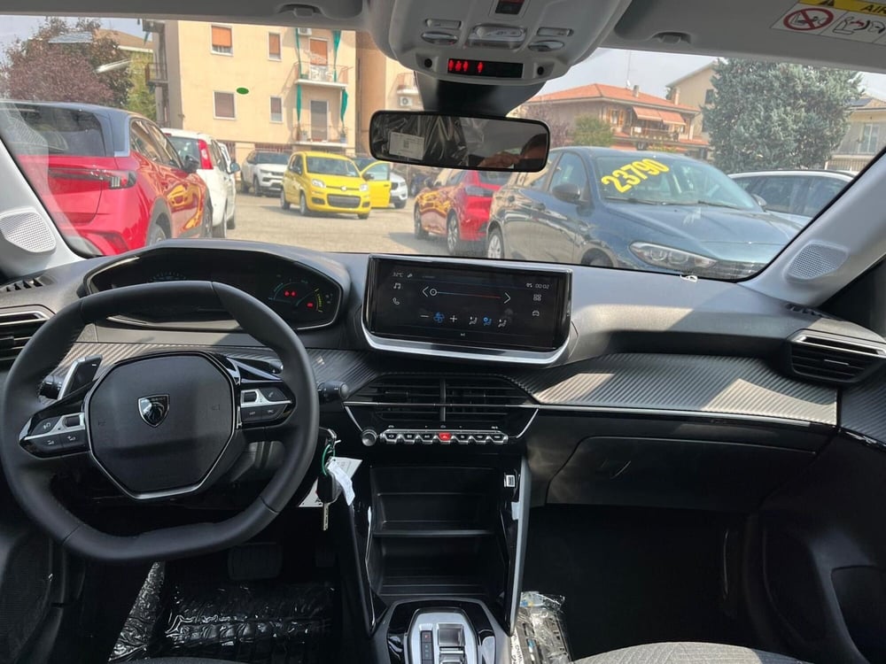Peugeot 208 nuova a Milano (16)