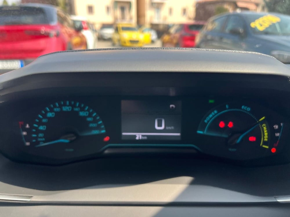 Peugeot 208 nuova a Milano (18)