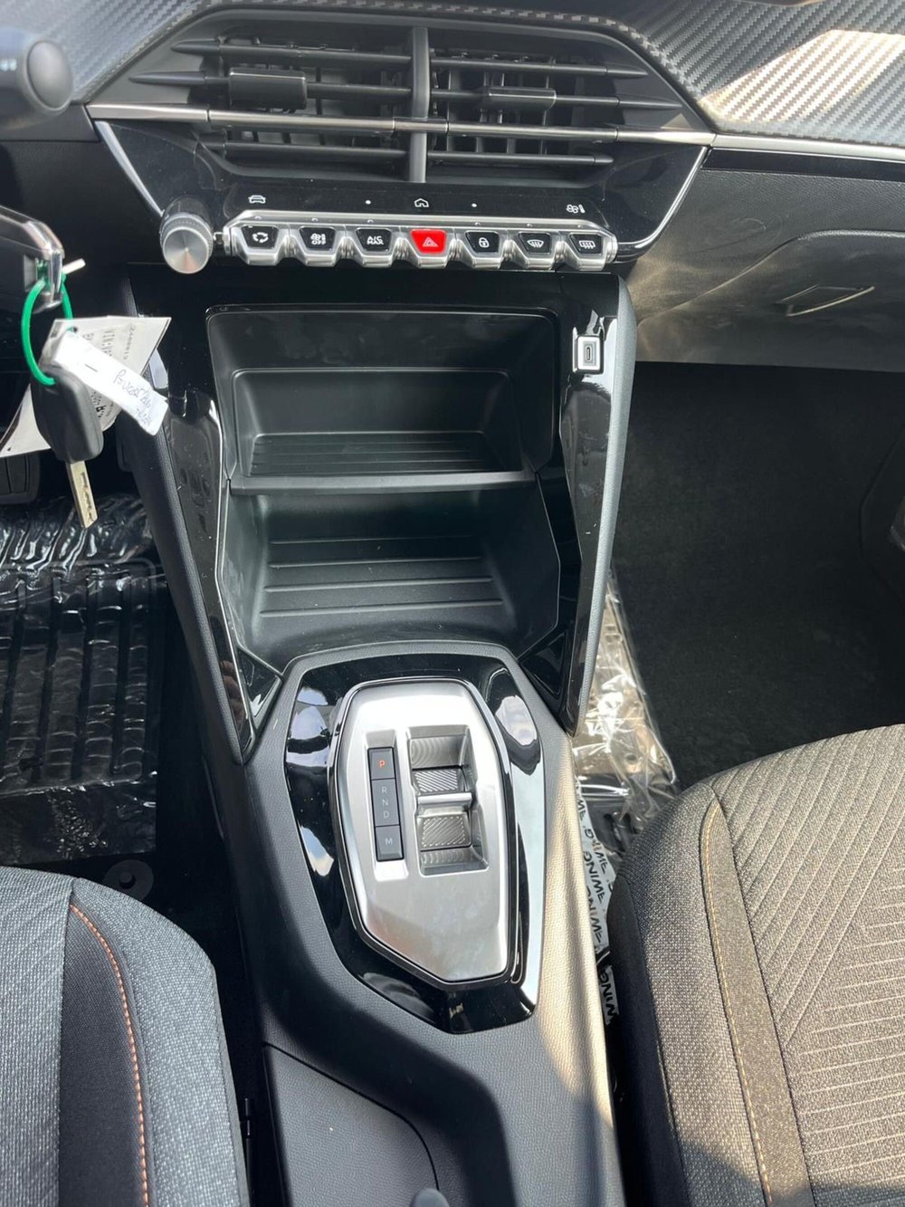 Peugeot 208 nuova a Milano (19)