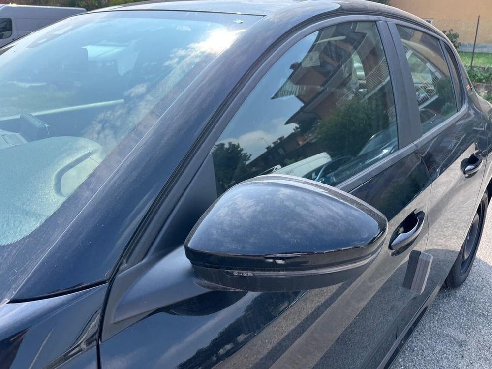 Peugeot 208 nuova a Milano (4)