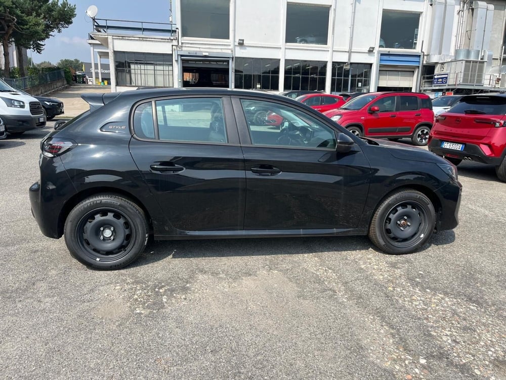 Peugeot 208 nuova a Milano (6)