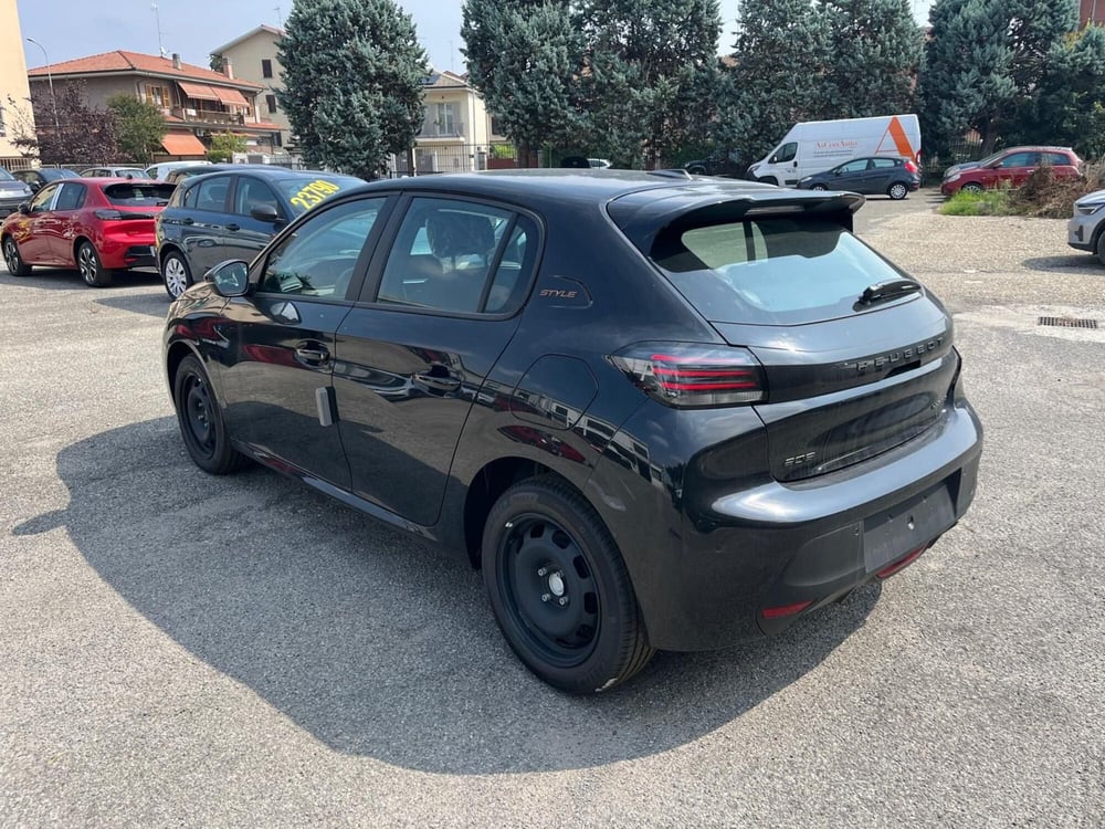 Peugeot 208 nuova a Milano (7)