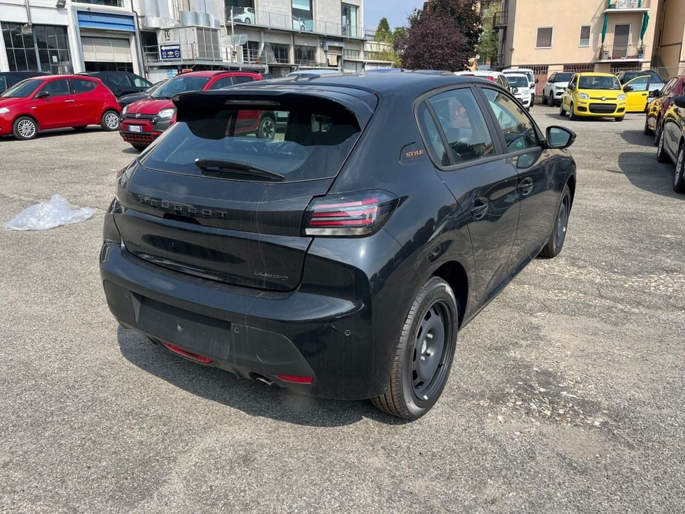 Peugeot 208 nuova a Milano (8)