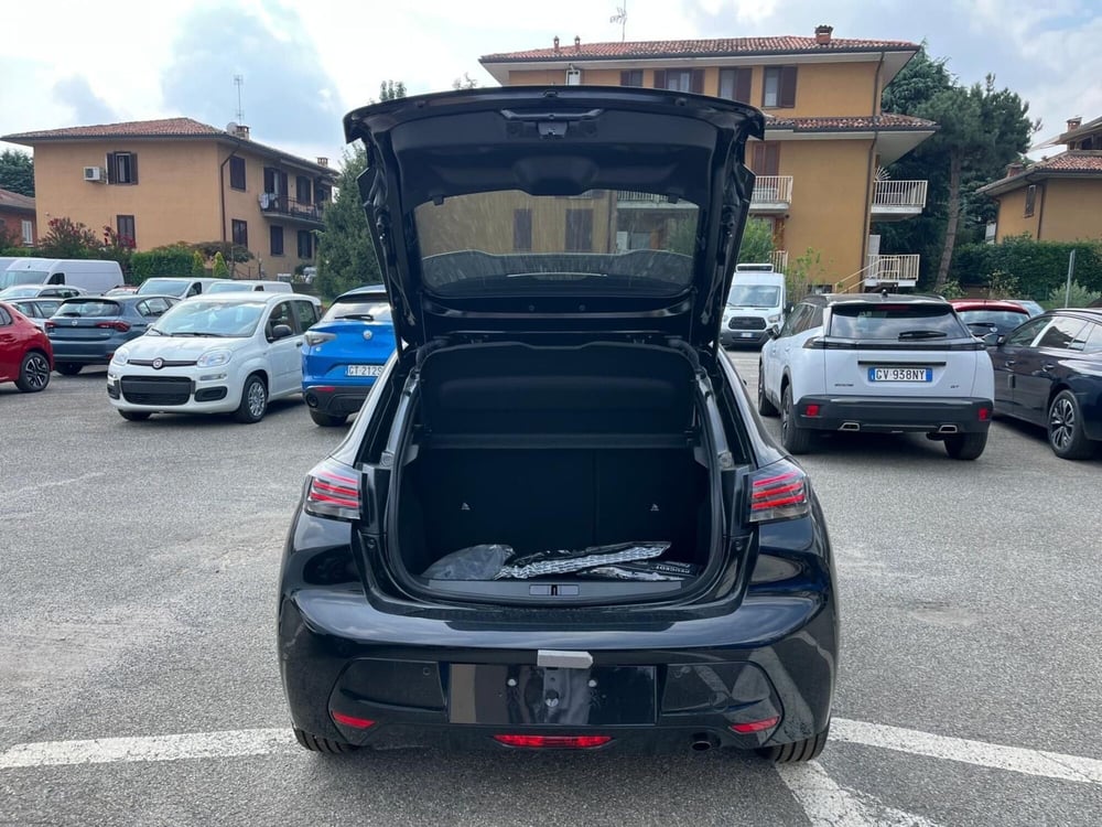 Peugeot 208 nuova a Milano (10)