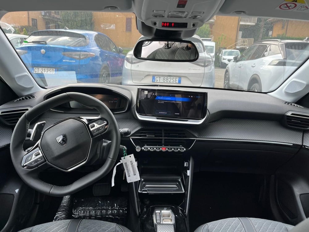 Peugeot 208 nuova a Milano (16)