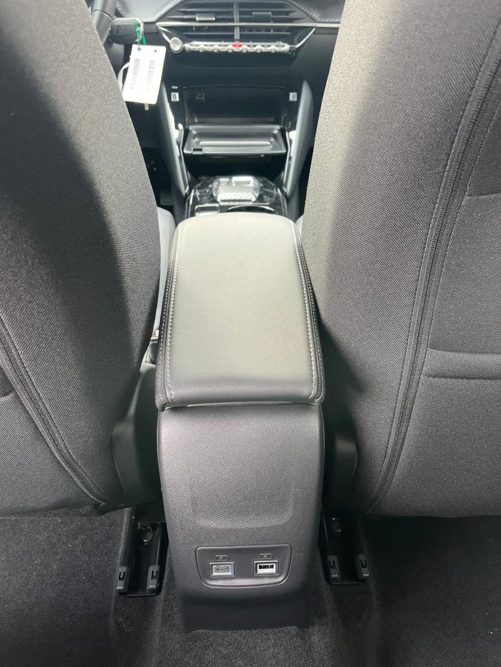 Peugeot 208 nuova a Milano (20)