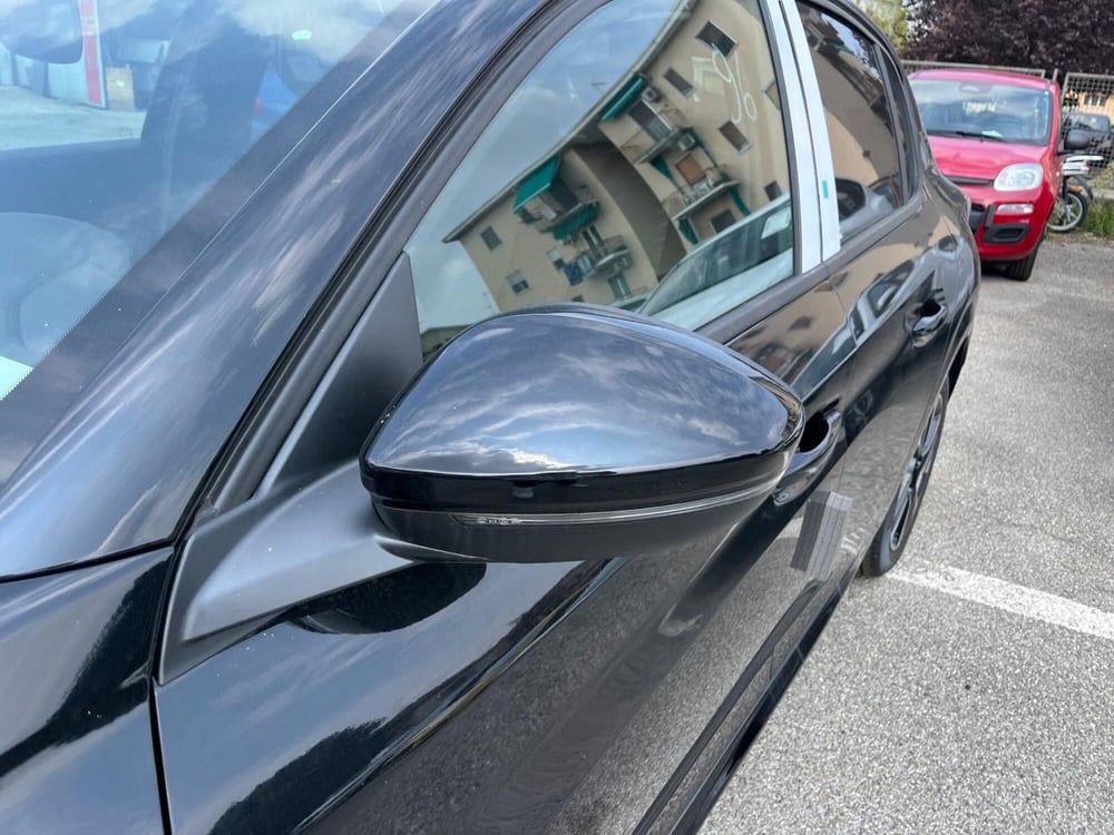 Peugeot 208 nuova a Milano (4)