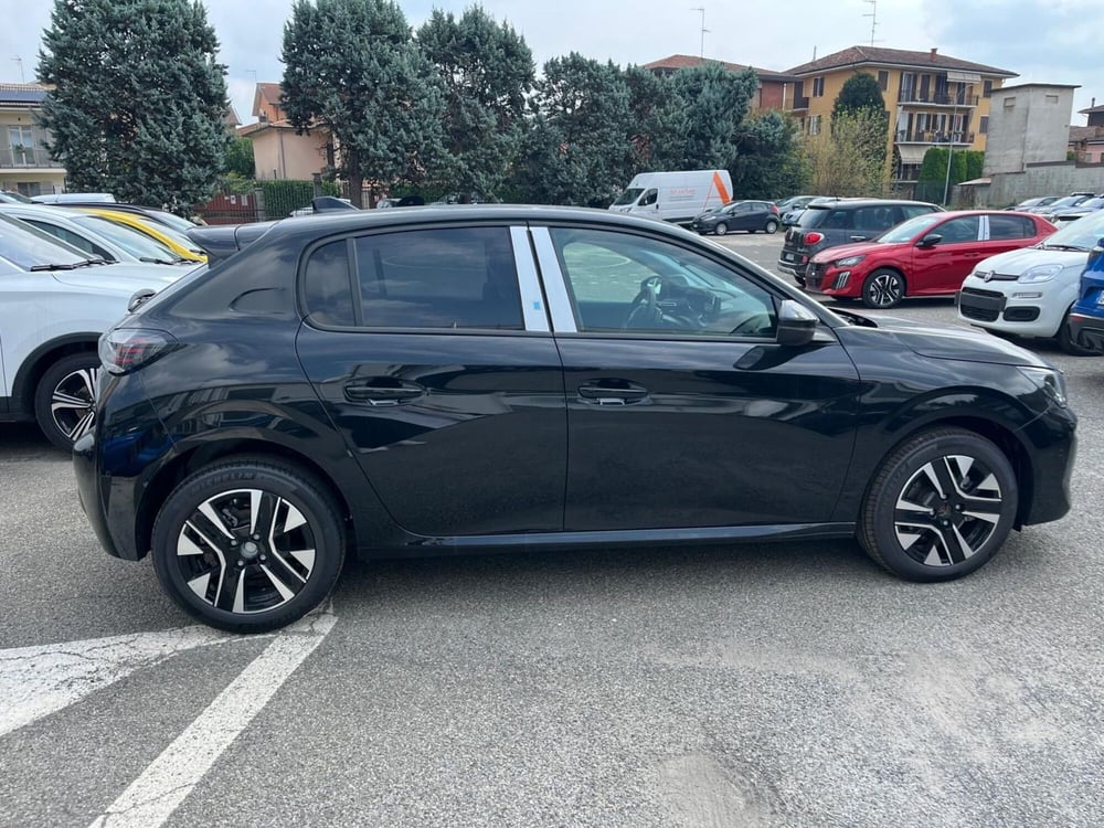 Peugeot 208 nuova a Milano (6)