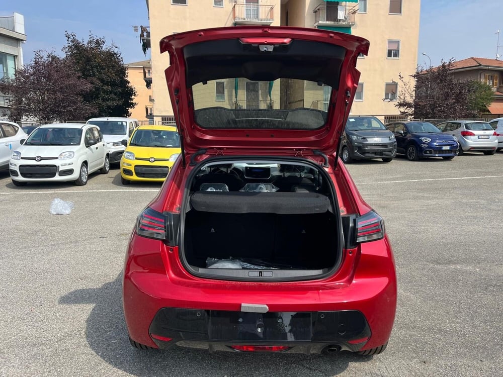 Peugeot 208 nuova a Milano (10)