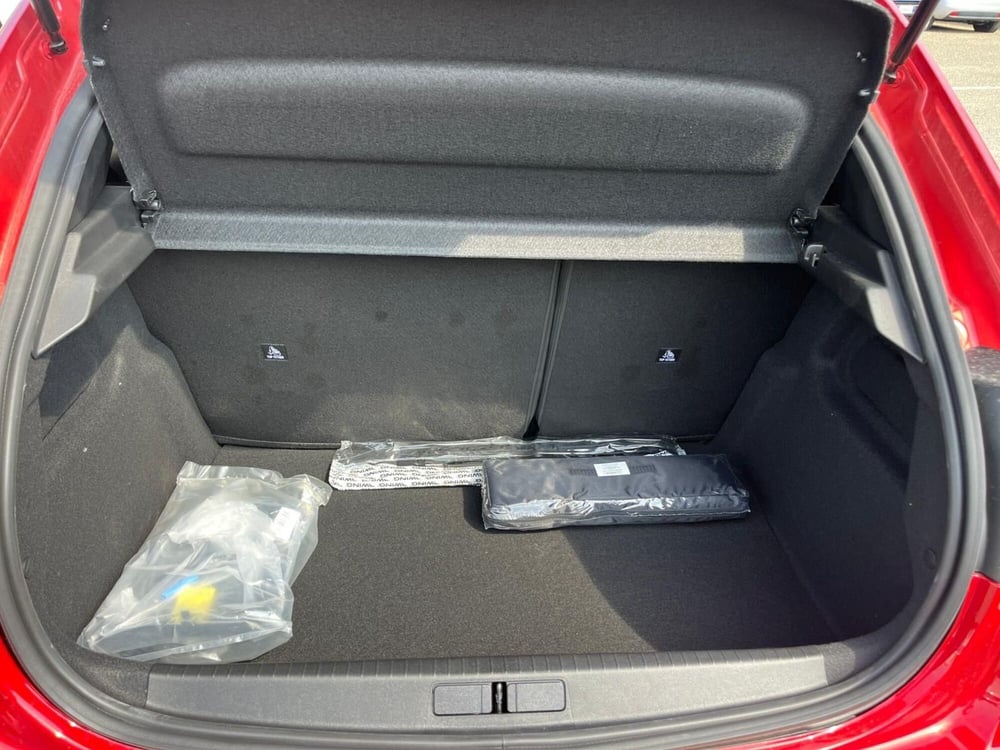 Peugeot 208 nuova a Milano (11)