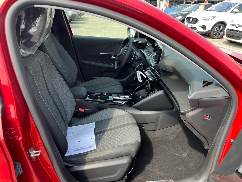 Peugeot 208 nuova a Milano (13)