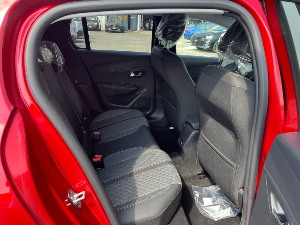 Peugeot 208 nuova a Milano (14)