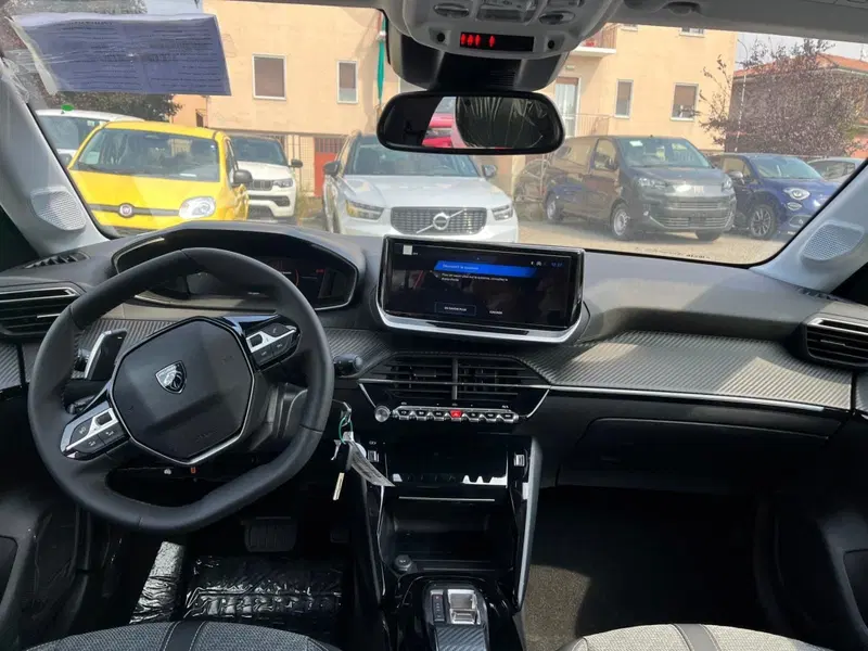 Peugeot 208 nuova a Milano (16)