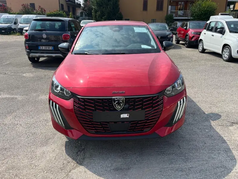 Peugeot 208 nuova a Milano (2)