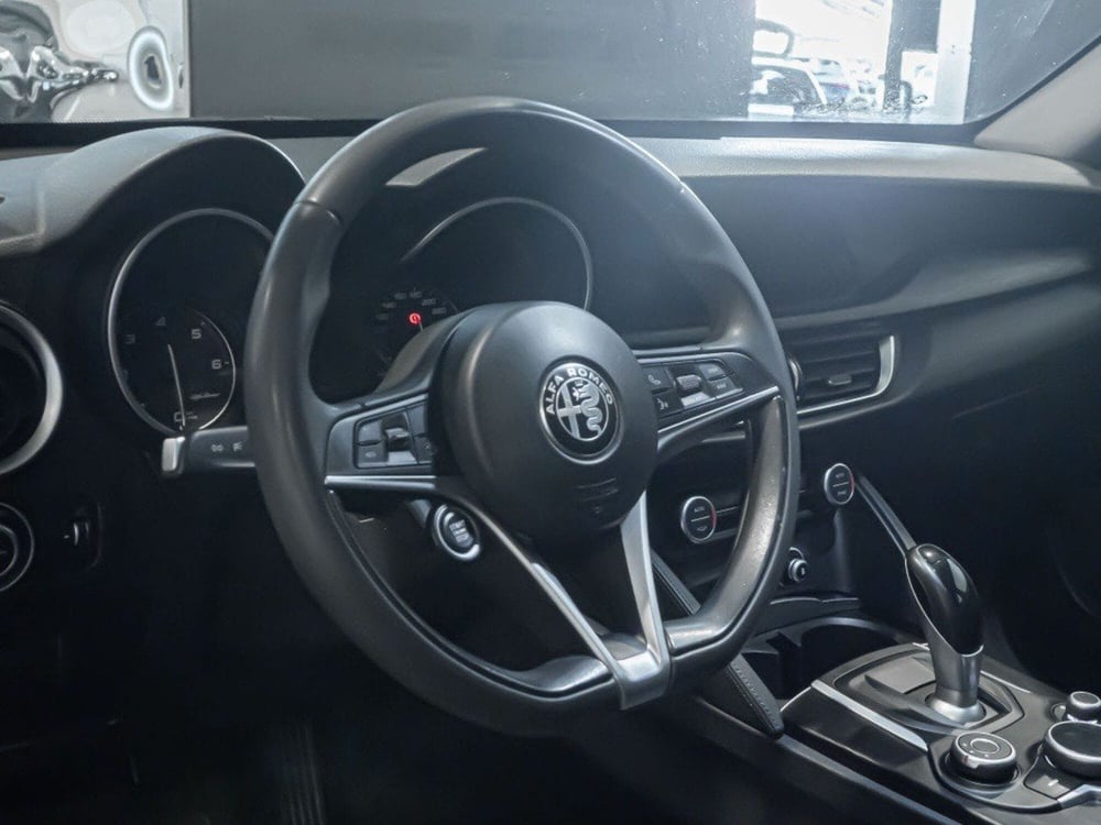 Alfa Romeo Stelvio usata a Macerata (10)
