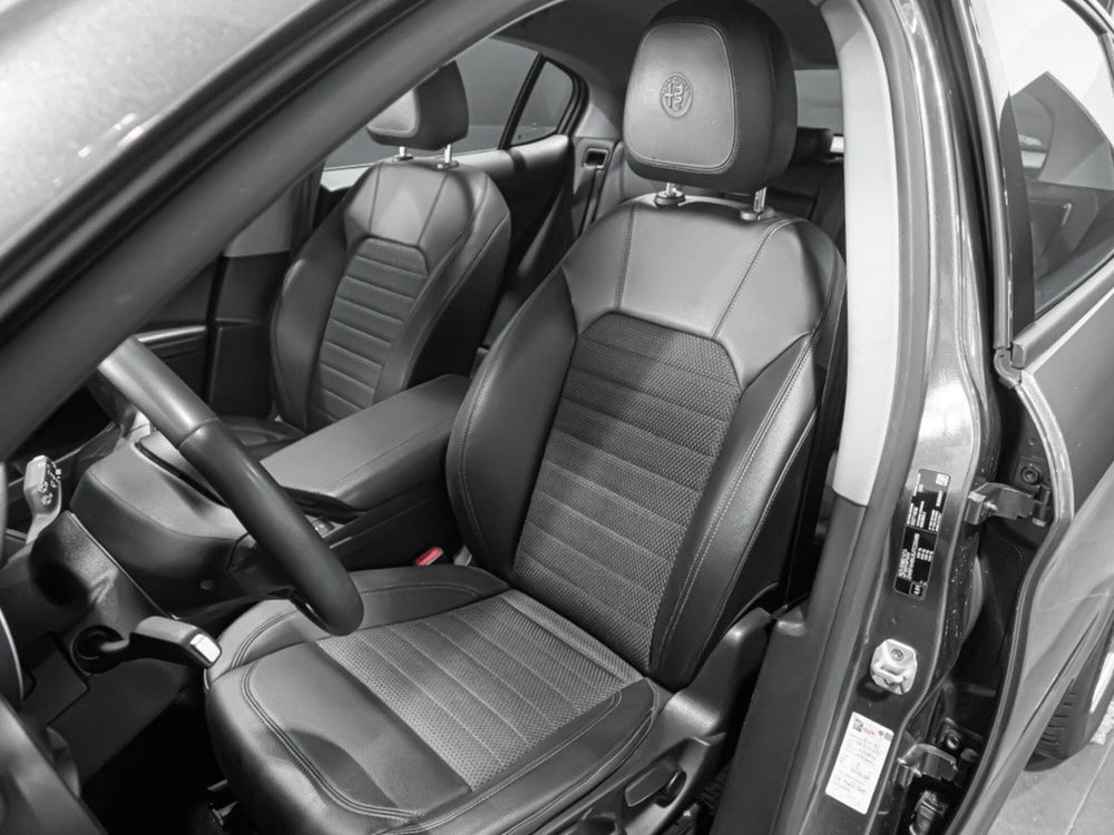 Alfa Romeo Stelvio usata a Macerata (11)