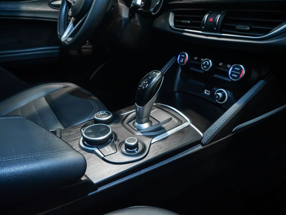 Alfa Romeo Stelvio usata a Macerata (20)