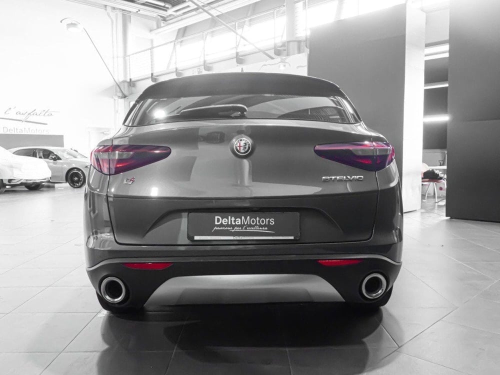 Alfa Romeo Stelvio usata a Macerata (7)