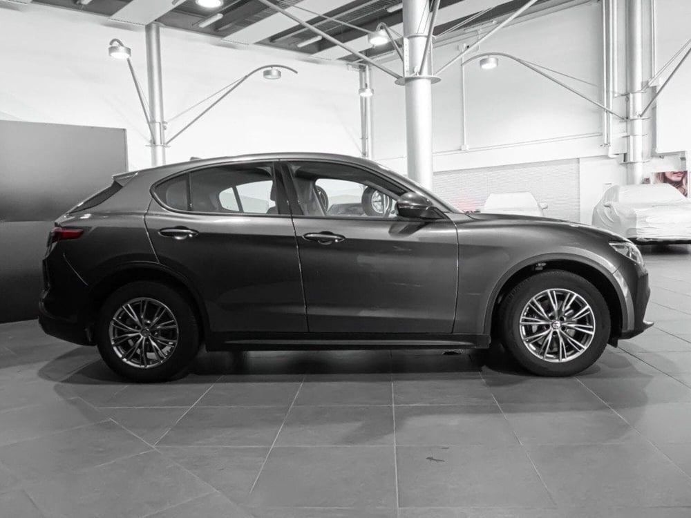 Alfa Romeo Stelvio usata a Macerata (9)