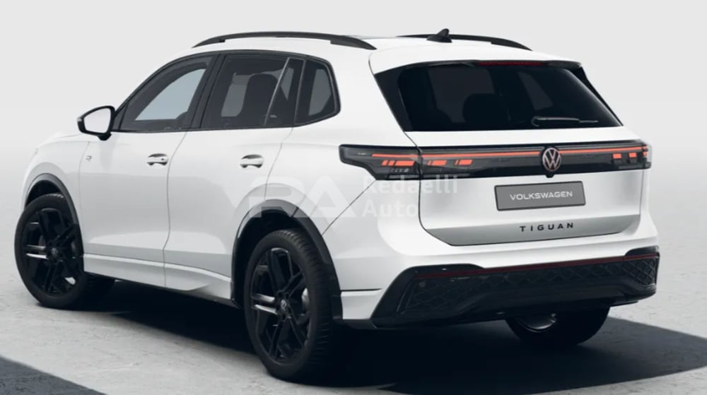 Volkswagen Tiguan nuova a Lecco (3)