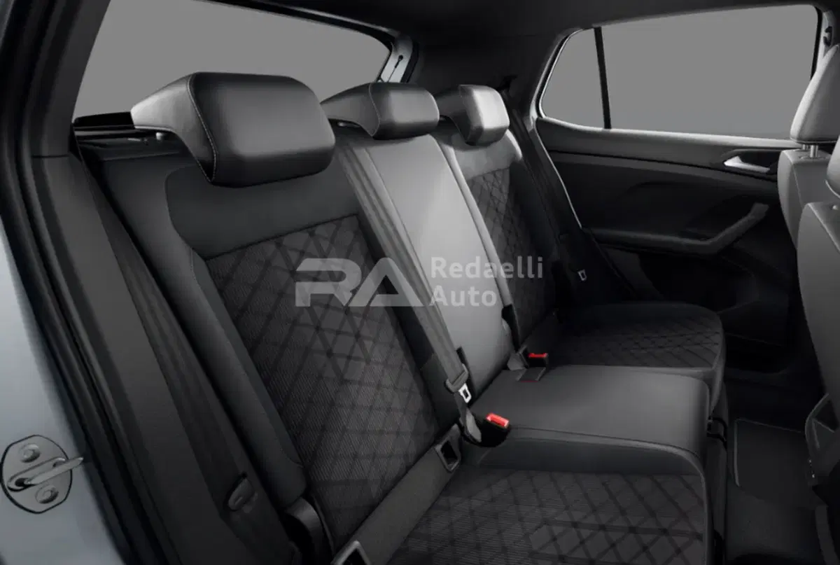 Volkswagen T-Cross nuova a Lecco (8)
