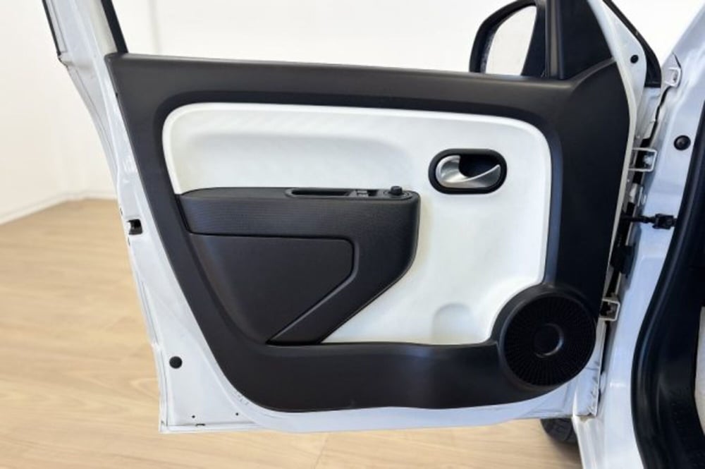 Renault Twingo usata a Latina (12)