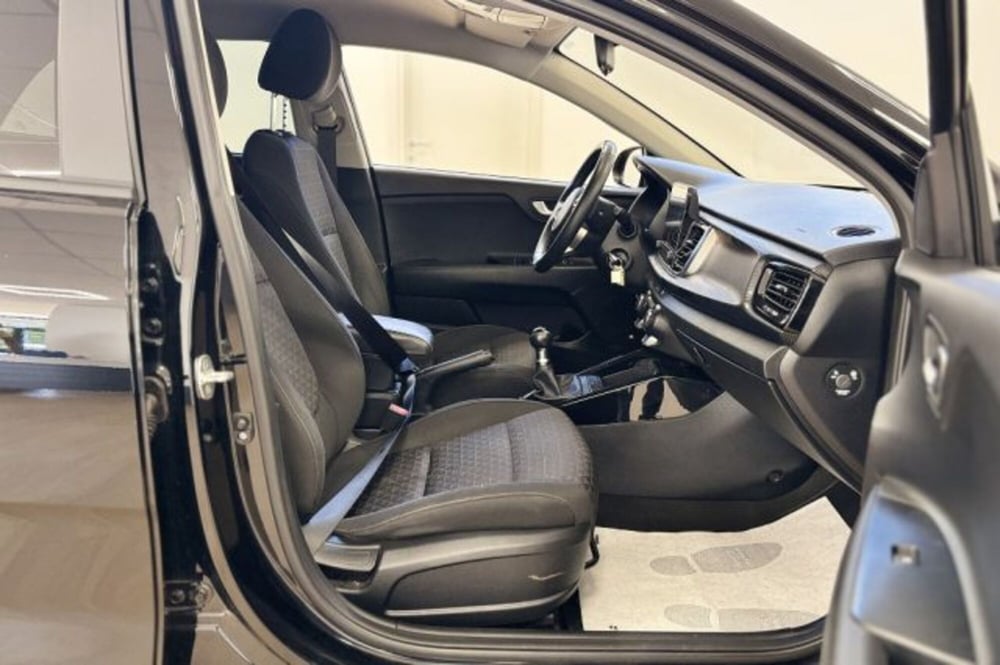 Kia Rio usata a Latina (8)