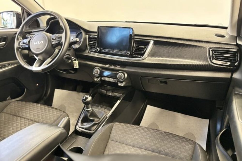 Kia Rio usata a Latina (9)