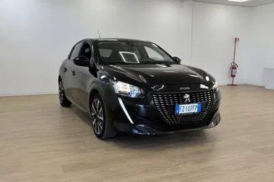Peugeot 208 PureTech 100 Stop&amp;Start 5 porte GT Line del 2019 usata a Fondi