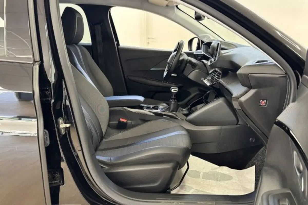 Peugeot 208 usata a Latina (8)