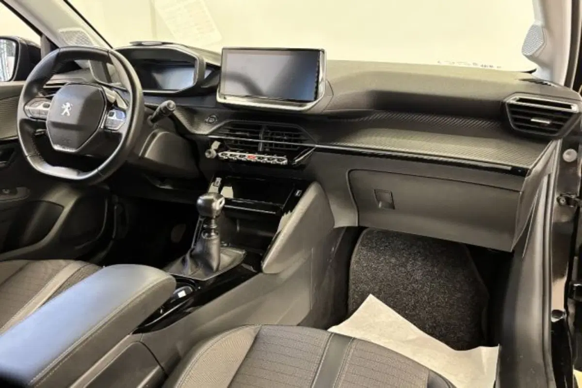 Peugeot 208 usata a Latina (9)