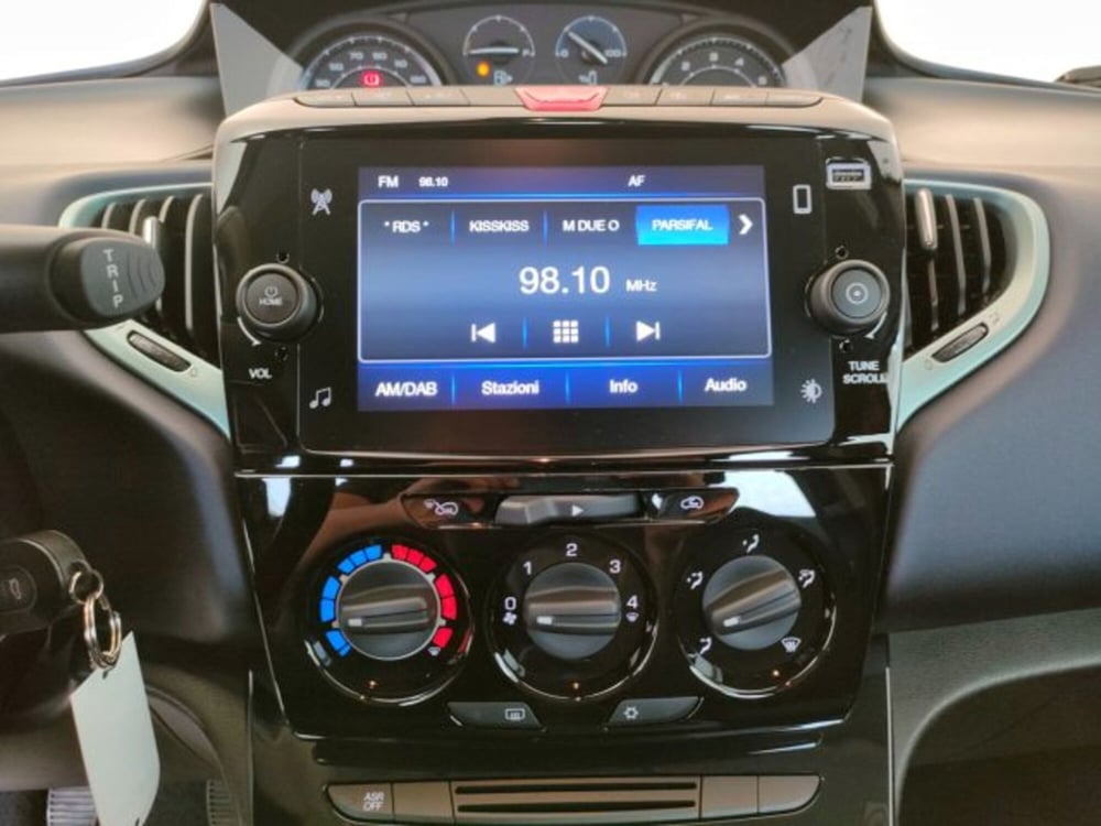 Lancia Ypsilon usata a Teramo (11)