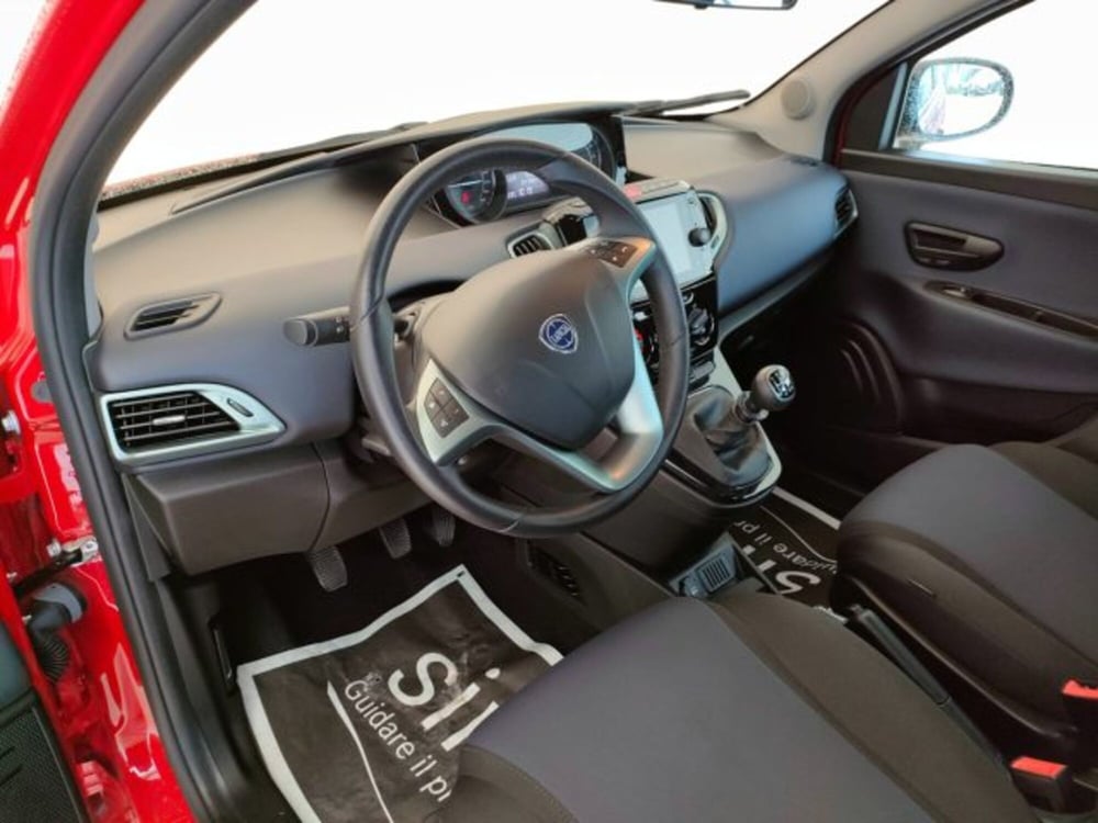 Lancia Ypsilon usata a Teramo (13)