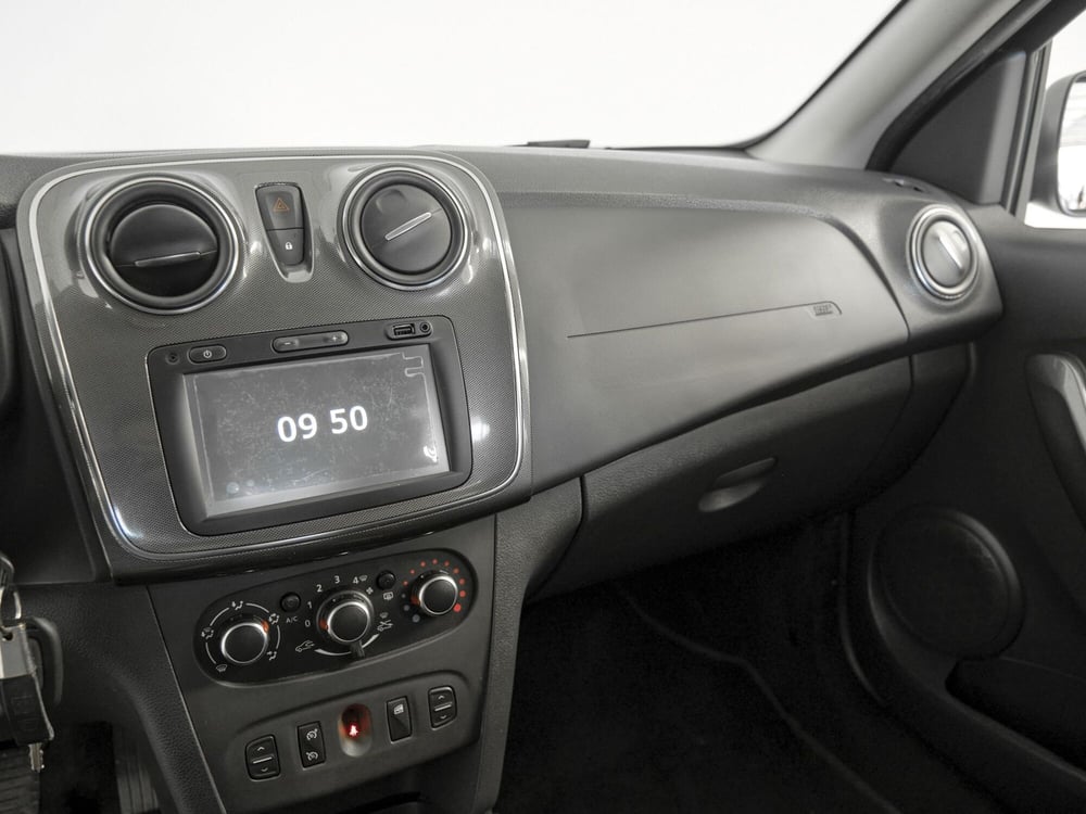 Dacia Sandero usata a Prato (12)