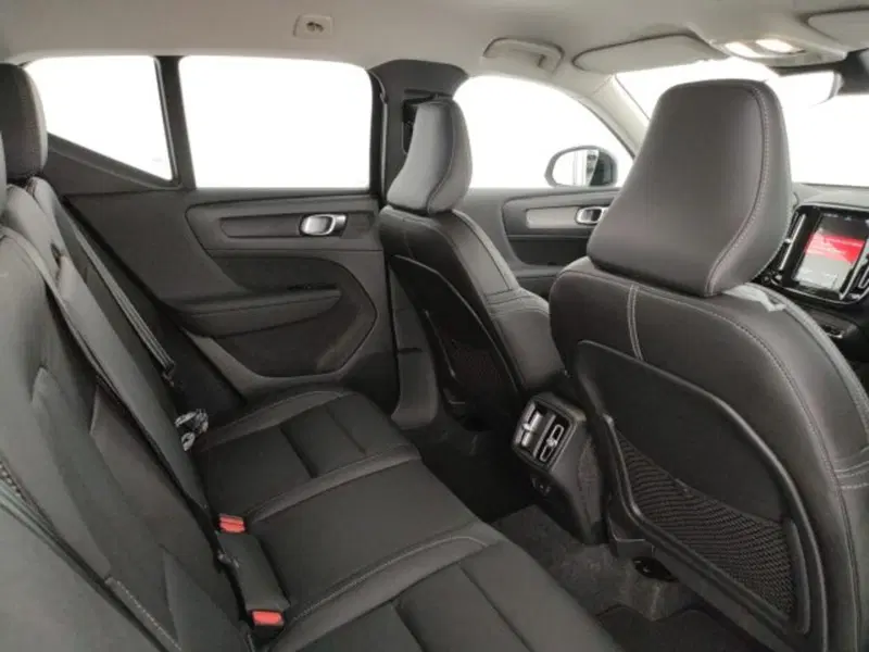 Volvo XC40 nuova a Modena (10)