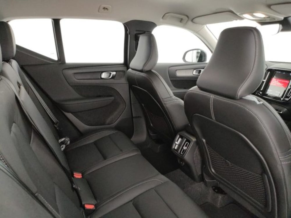 Volvo XC40 nuova a Modena (10)