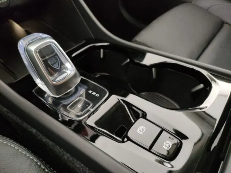 Volvo XC40 nuova a Modena (12)
