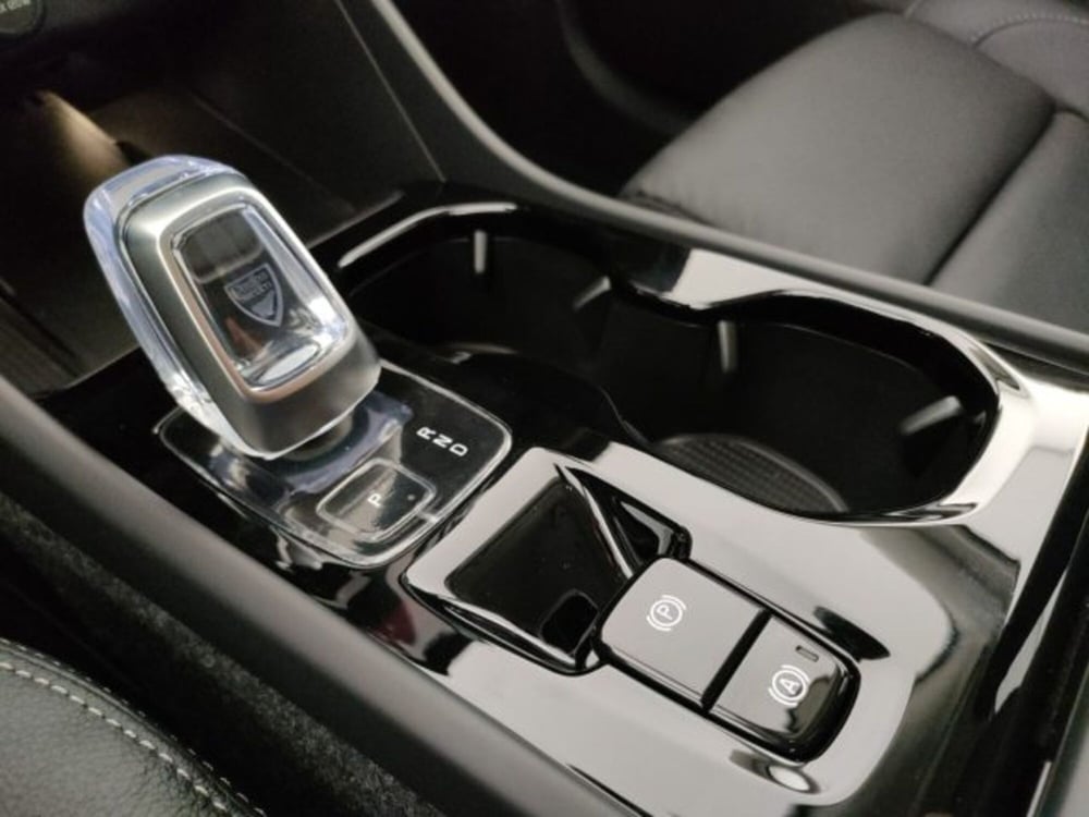 Volvo XC40 nuova a Modena (12)