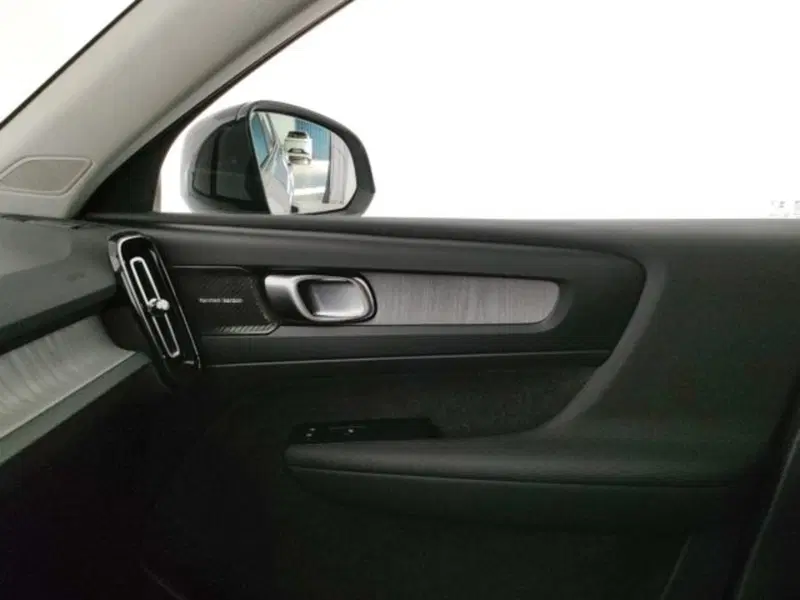 Volvo XC40 nuova a Modena (15)