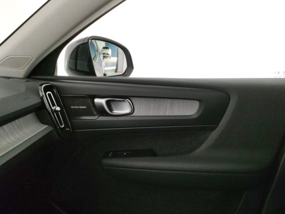Volvo XC40 nuova a Modena (15)