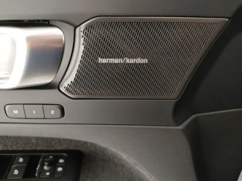 Volvo XC40 nuova a Modena (16)