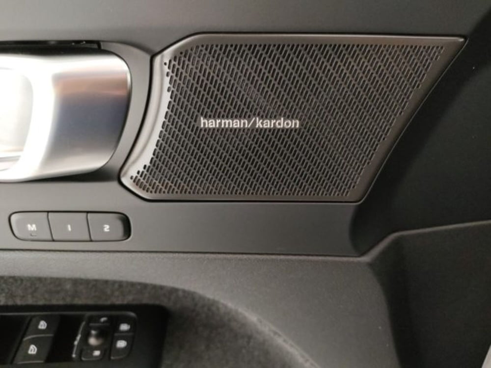 Volvo XC40 nuova a Modena (16)