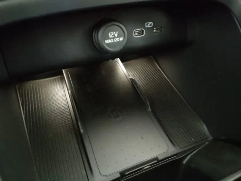 Volvo XC40 nuova a Modena (17)