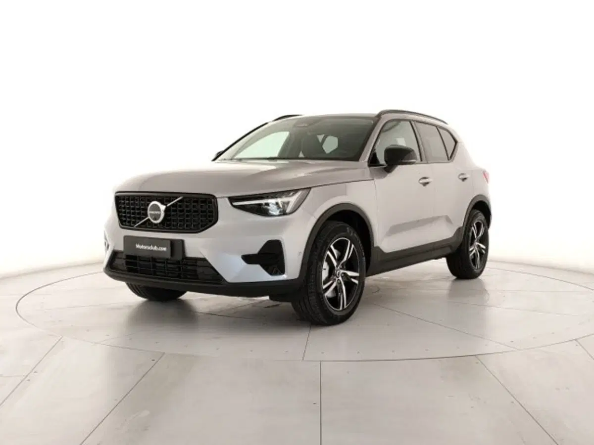 Volvo XC40 nuova a Modena (2)