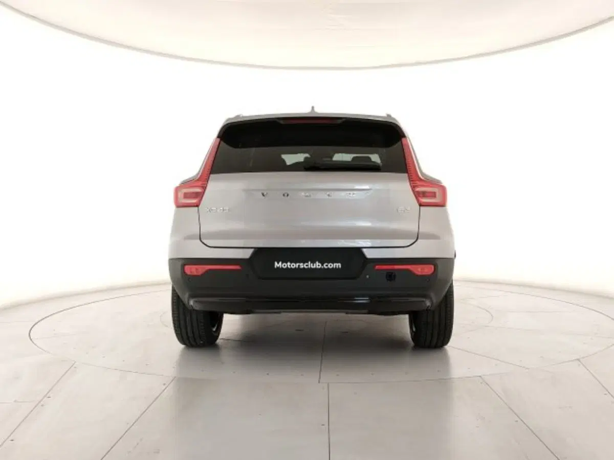 Volvo XC40 nuova a Modena (4)
