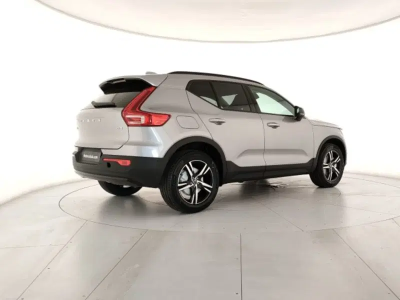 Volvo XC40 nuova a Modena (5)