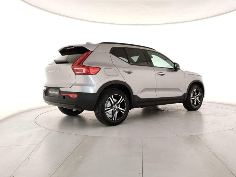 Volvo XC40 nuova a Modena (5)