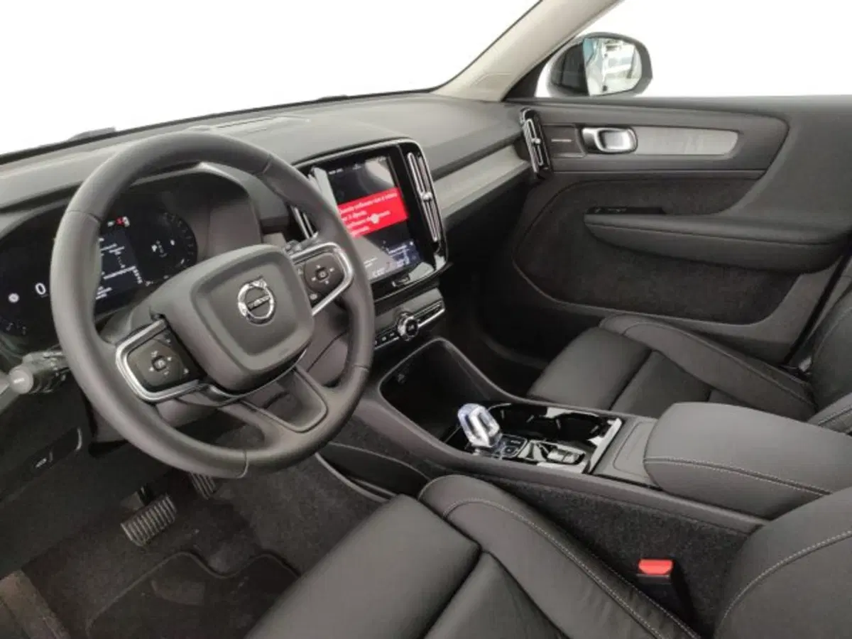 Volvo XC40 nuova a Modena (9)