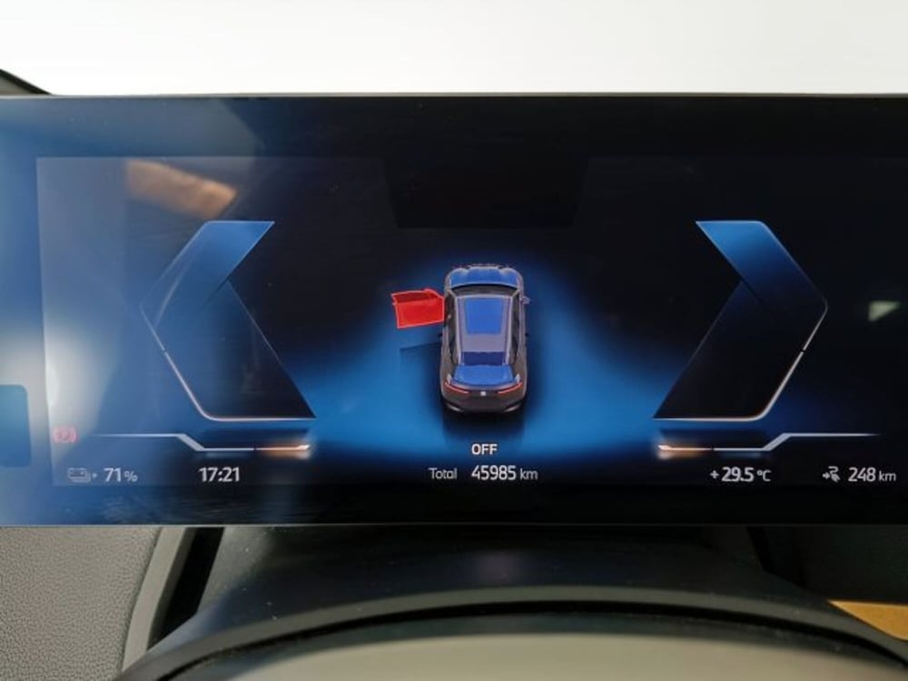 BMW iX usata a Teramo (13)