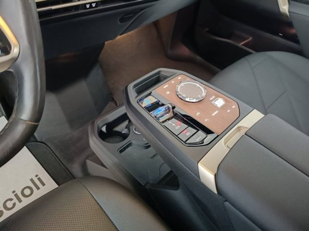 BMW iX usata a Teramo (15)